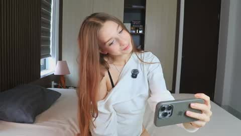 Snapshot of alisaa_01 chatting on 05-13-26, 02:42 Alice Fansly Alisa01 online show from 05-13-26, 02:42