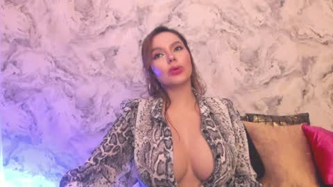 Snapshot of alisha_indira_ chatting on 12-03-24, 11:57 Andrea online show from 12-03-24, 11:57