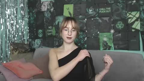 Snapshot of alishakelly chatting on 10-31-25, 05:52 alishakelly online show from 10-31-25, 05:52