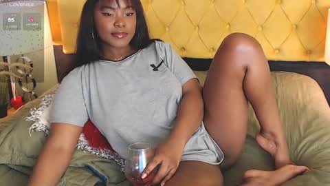 Snapshot of alishaweir chatting on 01-13-25, 12:09 Luna online show from 01-13-25, 12:09