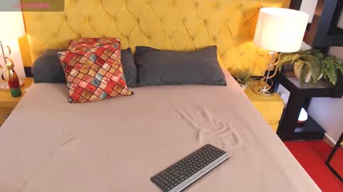 Snapshot of alishaweir chatting on 11-18-25, 12:05 Luna online show from 11-18-25, 12:05