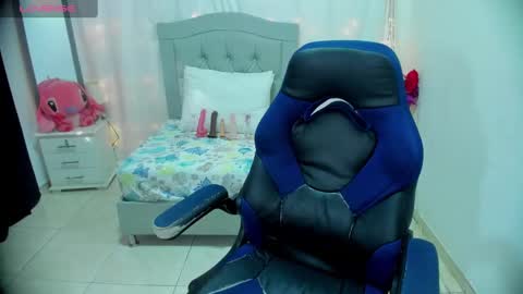 Snapshot of alison_girl22 chatting on 01-13-25, 08:15 Alison online show from 01-13-25, 08:15