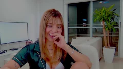 Alison diaz online show from 12-19-24, 02:34