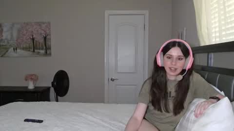 Snapshot of alisonfieldsxo chatting on 03-20-26, 06:57 Alison Fields online show from 03-20-26, 06:57