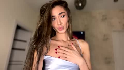 Alissa online show from 04-17-26, 01:03