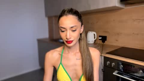 Snapshot of alissadreams chatting on 05-31-26, 01:40 Alissa online show from 05-31-26, 01:40