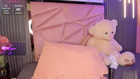 Snapshot of alisse_miller chatting on 02-24-25, 05:00 Alisse Miller online show from 02-24-25, 05:00