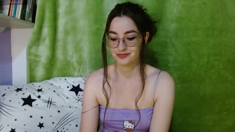 Snapshot of alisson_071989 chatting on 12-21-25, 12:07 Ali online show from 12-21-25, 12:07