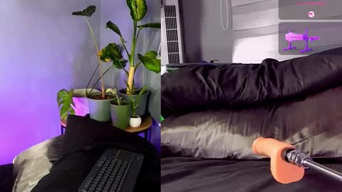 Snapshot of alisson_clare chatting on 12-19-25, 11:12 A L I S S O N online show from 12-19-25, 11:12