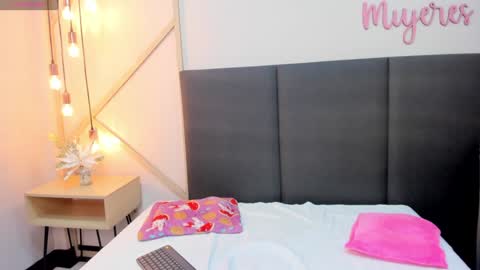 alissonmartin online show from 01-25-25, 06:02