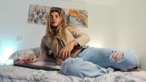 Goddess  online show from 10-18-25, 03:42