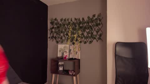 Snapshot of alixon_fiore5 chatting on 12-13-24, 02:10 alixon online show from 12-13-24, 02:10