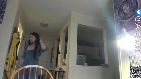 Alize Zaide online show from 12-17-25, 09:10