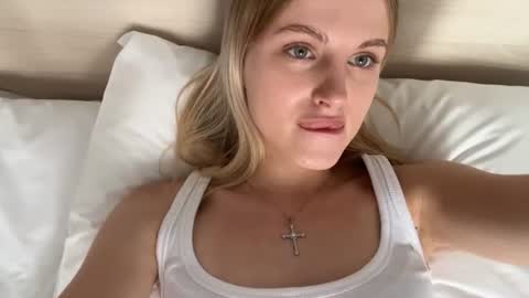 Snapshot of allaloffredo chatting on 07-26-26, 11:17 Kate online show from 07-26-26, 11:17