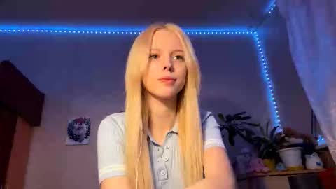 Lina online show from 11-17-25, 03:18