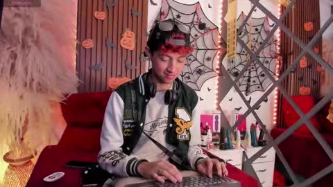 Snapshot of allen_starck chatting on 10-15-25, 02:11 Allen online show from 10-15-25, 02:11