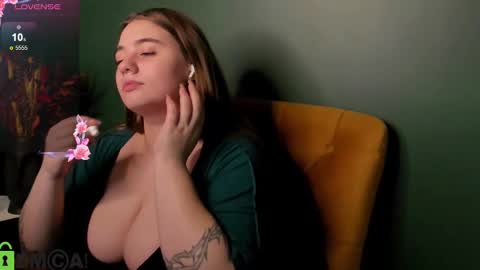 Snapshot of alli_aster chatting on 03-09-25, 12:42 alli_aster online show from 03-09-25, 12:42