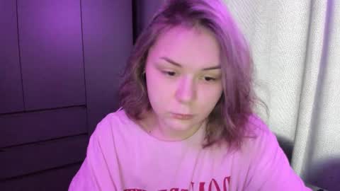 Snapshot of alli_zi chatting on 12-18-25, 04:40 Blair online show from 12-18-25, 04:40