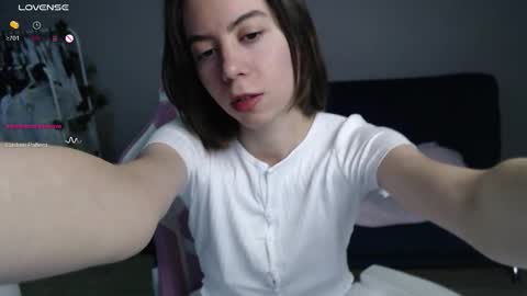 Snapshot of allie_hazie chatting on 12-13-25, 09:42 alice online show from 12-13-25, 09:42