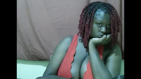 Snapshot of allie_quin chatting on 09-28-25, 10:48 Allie online show from 09-28-25, 10:48