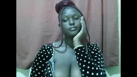 Snapshot of allie_quin chatting on 10-17-25, 08:06 Allie online show from 10-17-25, 08:06