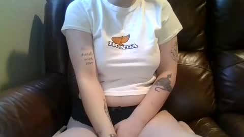 alliebearx online show from 12-17-25, 05:08