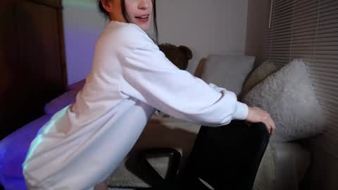 Allie  online show from 12-05-24, 01:03