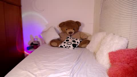 Allie  online show from 02-11-25, 06:01