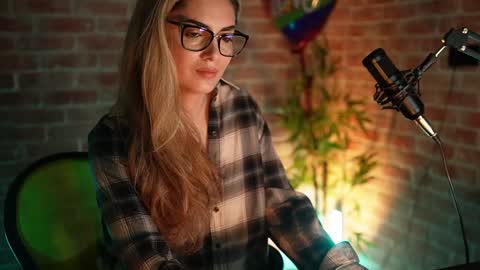 Allie online show from 12-24-24, 05:38