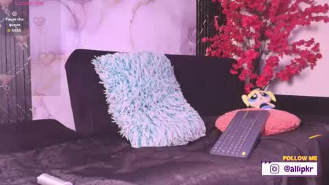allison_parker1_ online show from 05-25-26, 12:11