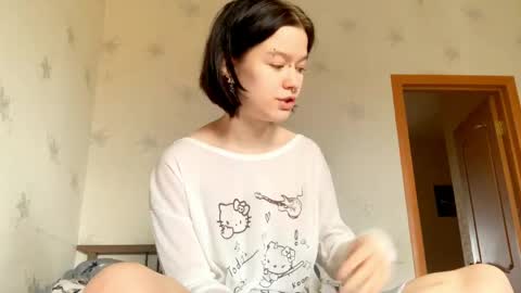 Snapshot of allisonbreese chatting on 05-27-26, 12:02 Viola online show from 05-27-26, 12:02