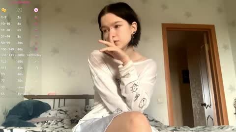 Snapshot of allisonbreese chatting on 05-31-26, 11:06 Viola online show from 05-31-26, 11:06