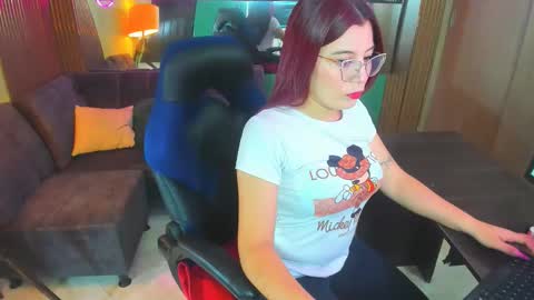 Snapshot of allisonlove_88 chatting on 10-17-25, 04:26 ALLISON online show from 10-17-25, 04:26