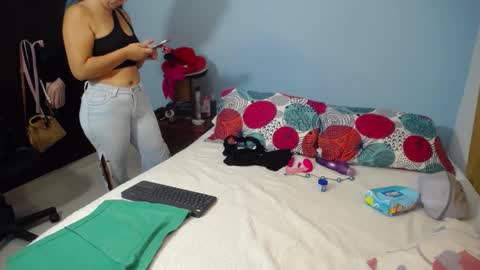 Snapshot of allisonnjones chatting on 10-11-25, 06:17 allisonnjones online show from 10-11-25, 06:17