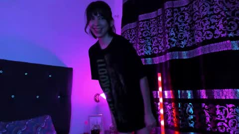 Snapshot of allisson_rose chatting on 03-11-25, 06:21 Alli online show from 03-11-25, 06:21