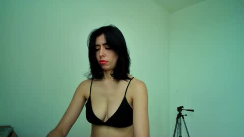 Snapshot of allisson_rose chatting on 09-15-25, 07:47 Alli online show from 09-15-25, 07:47