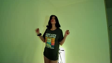 Snapshot of allisson_rose chatting on 09-20-25, 05:19 Alli online show from 09-20-25, 05:19