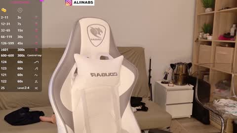 Snapshot of alllinaeve chatting on 01-08-25, 11:54 Alina online show from 01-08-25, 11:54