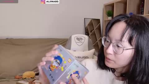 Snapshot of alllinaeve chatting on 03-10-25, 04:35 Alina online show from 03-10-25, 04:35