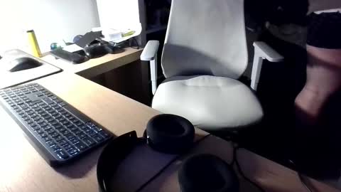 Snapshot of allowis2 chatting on 11-13-25, 09:03 allowis2 online show from 11-13-25, 09:03