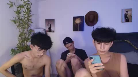 Snapshot of alluring_alpha chatting on 05-01-26, 04:17 kim and josh online show from 05-01-26, 04:17