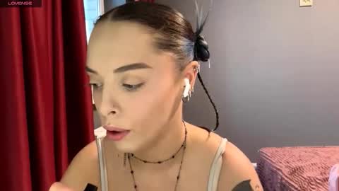 Snapshot of alluring_vibes_69 chatting on 12-04-25, 09:18 Esme online show from 12-04-25, 09:18