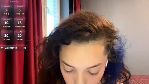 Snapshot of alluring_vibes_69 chatting on 12-16-25, 09:14 Esme online show from 12-16-25, 09:14