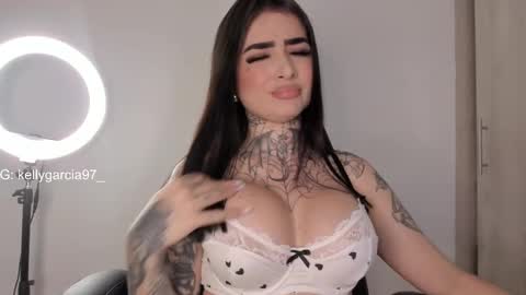 Kelly  online show from 03-04-25, 07:11