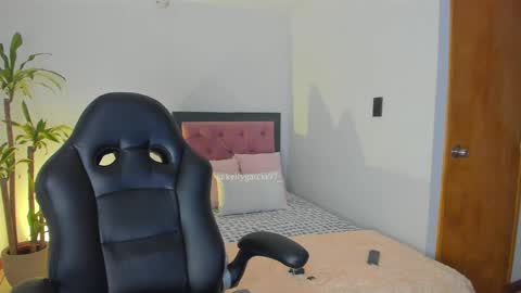 Kelly  online show from 09-22-25, 10:50