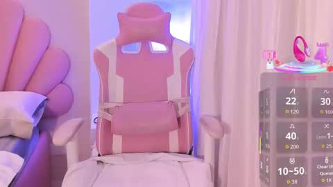 Snapshot of allyson_petite chatting on 11-21-25, 08:07 Allyson online show from 11-21-25, 08:07