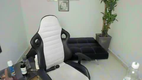 Snapshot of allyssann_smith chatting on 01-28-25, 01:08 allyssann online show from 01-28-25, 01:08