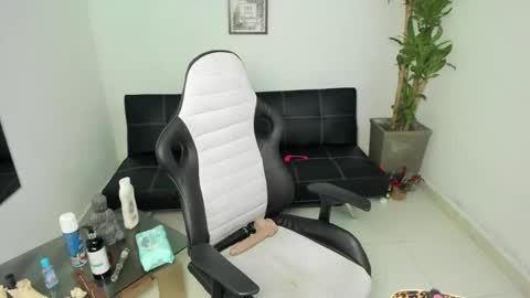 Snapshot of allyssann_smith chatting on 02-11-25, 06:22 allyssann online show from 02-11-25, 06:22