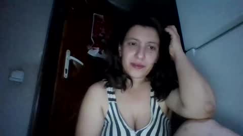 Snapshot of alma_amy chatting on 01-09-25, 09:16 Alma online show from 01-09-25, 09:16