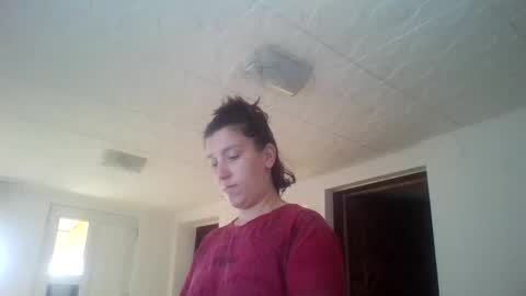 Snapshot of alma_amy chatting on 02-09-25, 01:03 Alma online show from 02-09-25, 01:03